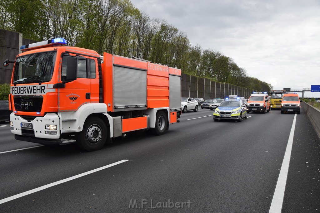 VU Auffahrunfall A 3 Rich Oberhausen kurz vor AS Koeln Dellbrueck P064.JPG - Miklos Laubert